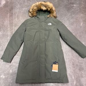 the north face women's Arctic parka color thyme NF0A7WMLNYC